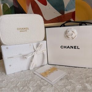 ✨ Chanel Limited Edition Holiday Makeup Bag ✨